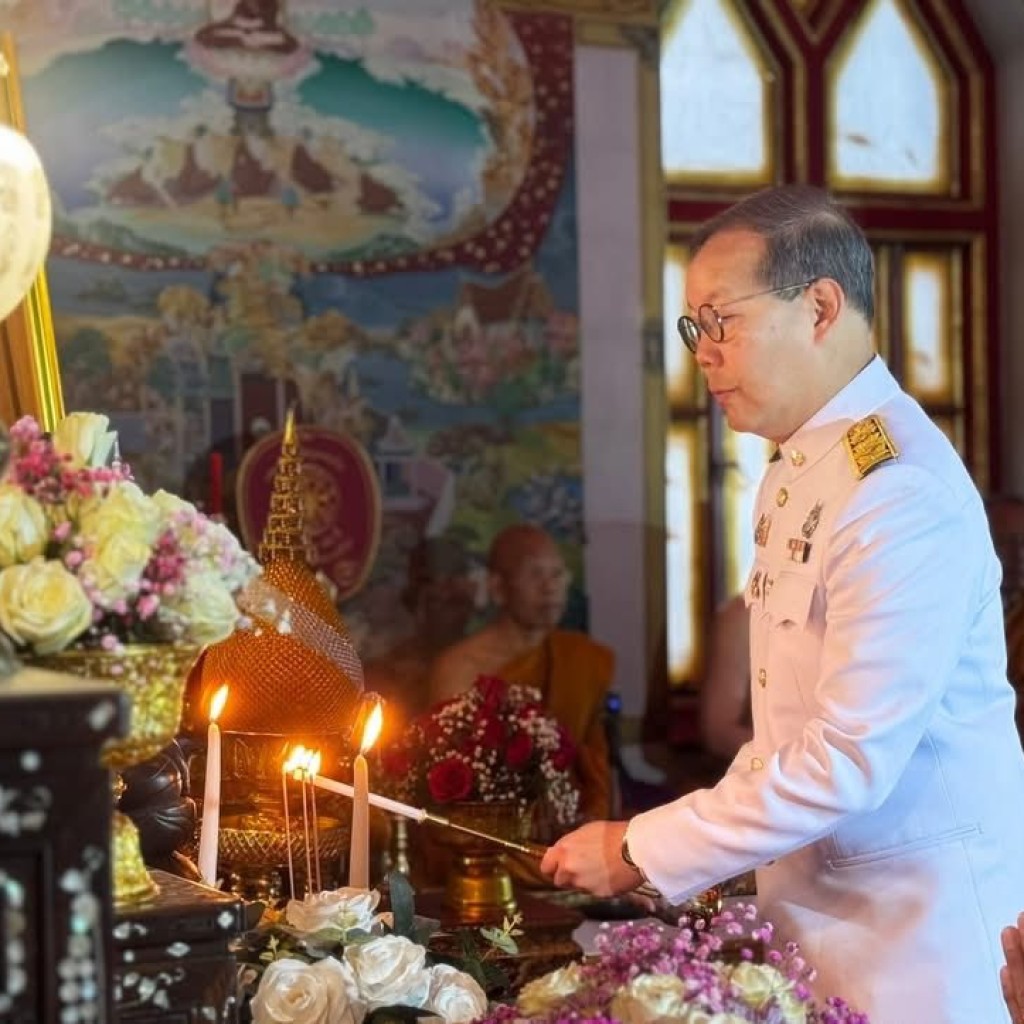 พิธีเจริญพระพุทธมนต์ เนื่องในโอกาสวันคล้ายวันพระบรมราชสมภพครบ ๑๐๐ ปี (รัชกาลที่ ๘)